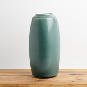 Vase schmal mit abgeflachten Seiten hellblau